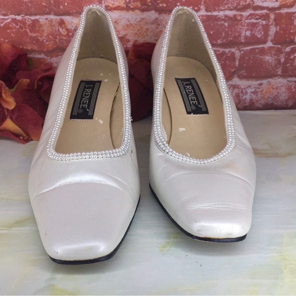 Vintage J. Renee Pearl
White Leather Block Heel Bridal Pumps